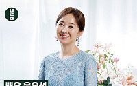[카드뉴스] 배우 윤유선 “늙는 게 두렵지 않아요”