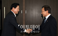 [포토]인사 나누는 이해찬-김두관