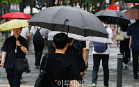 [날씨] &quot;출근길 우산 챙기세요&quot; 수도권 천둥·번개 물폭탄…무더위는 계속
