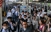 일본 인구, 역대 최다 86만명 감소…외국인은 사상 첫 300만명 대