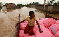 인도 북동부 홍수로 50여 명 사망…210만 명 피해