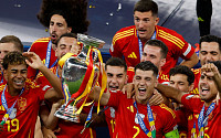 스페인, 잉글랜드 꺾고 '4번째 유로 정상'…MVP는 로드리·신인왕 야말 [유로 2024]