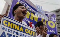 필리핀, 중국과 남중국해 암초 물자보급 잠정 합의…불씨는 여전