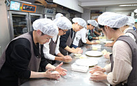 DL이앤씨, ‘사랑의 빵 만들기’ 봉사활동…”지역 상생 활동 진행”