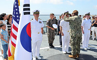 한미동맹 최초 한국 해군 함정에서 주한미국 장병 진급식 열려