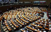 민주, 휴가 떠나는 尹에 “금쪽이 대통령...나라 쑥대밭인데”