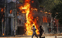 방글라 반정부 시위에 사망자 100명 육박…경찰도 14명 숨져