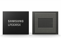 삼성전자, 업계 최소 두께 'LPDDR5X' D램 양산 시작