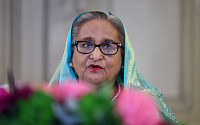 퇴진한 방글라데시 총리, 영국 망명설...대통령 “조기 총선 치를 것”