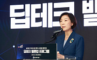 오영주 중기부 장관, 스마트비즈엑스포 방문해 중소기업 격려