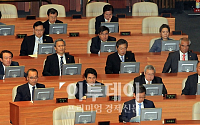 [포토]본회의 참석한 김황식 총리와 각 부처 장관