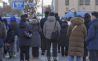 영하 10도·롱패딩·목도리·완전 무장…실트 뒤덮은 오늘 날씨
