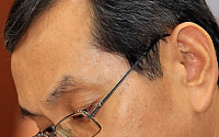[포토]김동수 공정위원장의 고민
