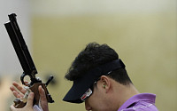 [런던올림픽]진종오, 10m 공기권총서 우승…대한민국 '첫 금'