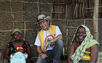 길용우, 아프리카 봉사활동 사진전 열고 수익금 전액 기부
