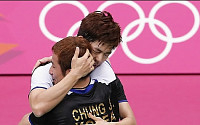 이용대 정재성  ‘울컥 포옹’...뜨거운 동메달 획득
