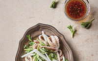 치매 예방 돕는 음식… 주꾸미돌나물샐러드와 생멸치찌개