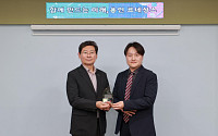 아파트 하자 적극해결...‘경남아너스빌디센트’ 입주예정자, 이상일 용인특례시장에게 감사패 전달