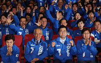 '이재명 51.7%' 출구조사에 상황실 분위기는…민주 축제, 국힘 침묵