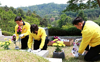 아성다이소, 국립서울현충원 묘역 정화 활동 나서