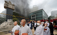 조계사 국제회의장 화재 완진…문화재 긴급 이송