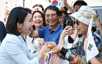 김혜경 여사, 첫 단독 일정...캐나다 동포 위로, "조국 걱정에 힘드셨을텐데"