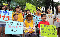 [포토]수요집회, 일본대사관 향해 소리치는 어린이들