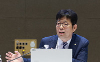 유상대 한은 부총재, 원화스테이블코인 ‘소신발언’…“달러스테이블코인 억제? 이해 어렵다”