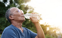 고령자 심장 위협하는 뜨거운 여름, 온열질환 예방법