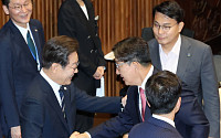 李, 추경안 처리 협조 당부했지만⋯예결위 구성은 '평행선'