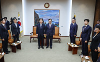 李대통령, 여야 지도부에 “제가 이제 ‘을’, 각별히 잘 부탁한다”