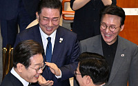 李 대통령 추경 연설, 민주당 의원들 호평 일색