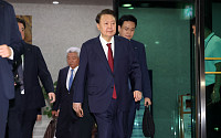 尹 첫 대면조사한 특검, 30일 2차 소환…비화폰 삭제 지시 등 확인할듯