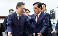 상임위원장 단독 선출에 與野 충돌…與, 입법 주도권 확보