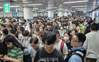 그야말로 지옥철…서울지하철 2호선 양방향 현재 상황