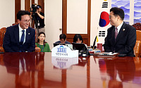 국회 찾은 김민석 총리 "야당도 표결 했으면 좋았을 것”