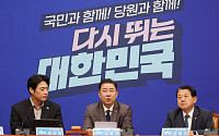 與 "내란 수괴 윤석열 감방서 끌어내 조사하라"