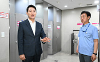 ‘아침 현장 소통’ 이어가는 오세훈…지하철역 방문해 시민 의견 들어