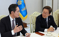 李, 재계 총수 연쇄 회동⋯관세 협상 지렛대 삼는 ‘對美투자’