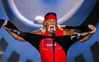 'WWE 레전드' 헐크 호건 별세…향년 71세