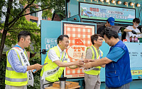 CJ대한통운, 택배기사에 생수·쿨토시·쿨링패치 ‘여름나기 용품’ 전달