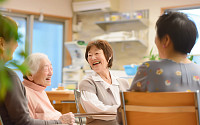 외국인 돌봄 인력 도입, “‘인력’ 아닌 ‘인재’로 키워야”