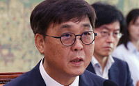 자녀 취업 특혜 의혹⋯최휘영 후보자 "관심 분야에 따라 첫 직장 선택한 것"