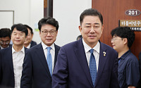 與 “악조건 속 성과, 실용외교”…野 “시한 쫓겨 자동차 손해” [관세 협상 타결]