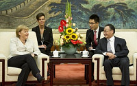 메르켈 “중국과 무역분쟁 해결할 수 있다”