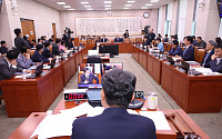 노란봉투법·방송3법 與 주도로 법사위 통과...국힘 반발
