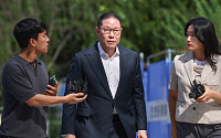 '집사 게이트’ 조현상 HS효성 부회장 특검 출석⋯취재진 질문에 묵묵부답