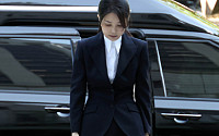 김건희, 구속영장 심사 위해 법원 출석⋯묵묵부답으로 법정 향해
