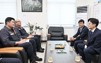 김정관 산업장관 "석유화학산업 구조개편, 이달 중 발표"