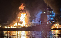 전남 여수 신북항 선박 2척 불…3명 사상·15명 구조